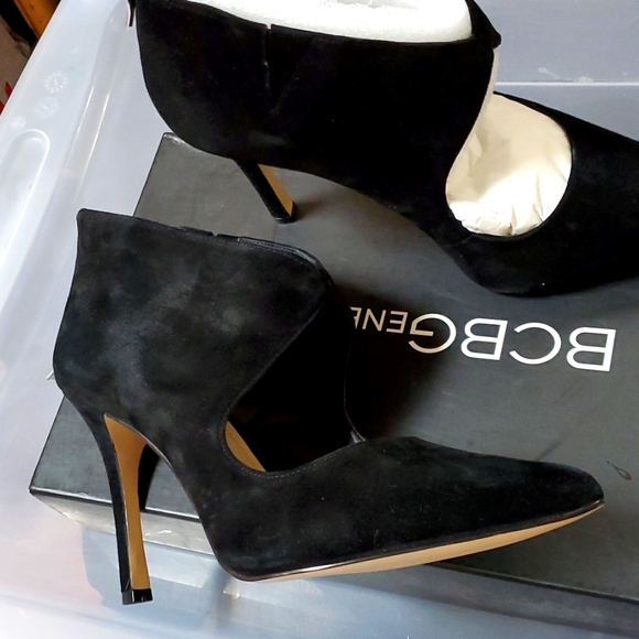New black suede heeled ankle boots size 7 BCBG - Picture 1 of 2